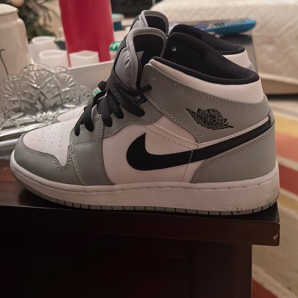 Air Jordan 1 Mid ‘Smoke Grey’ - Picture 7 of 7